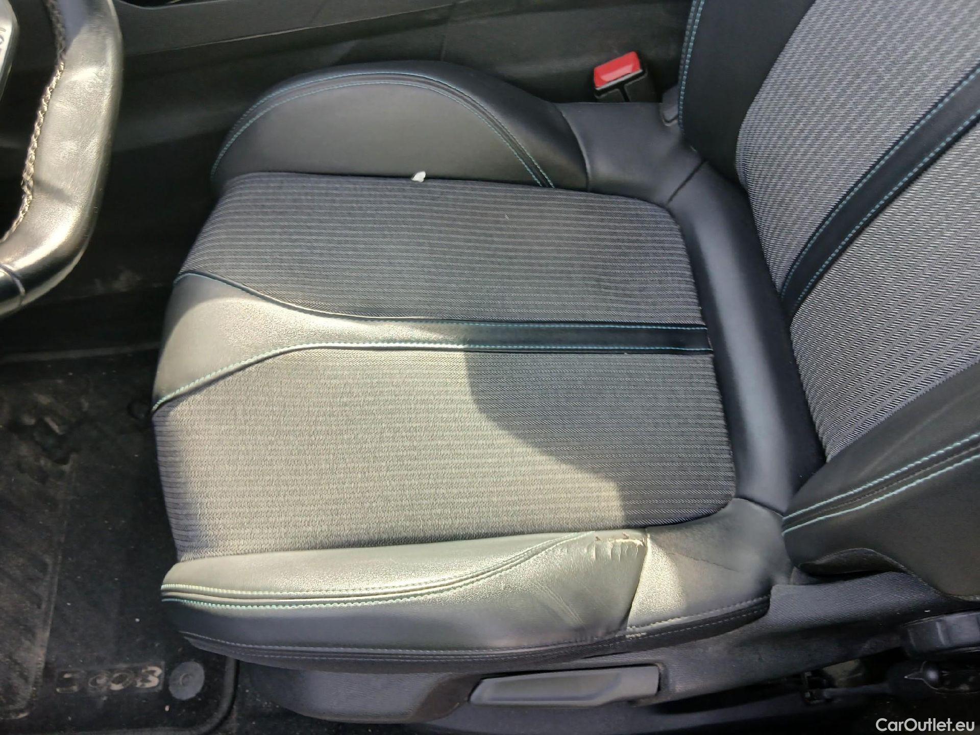  Peugeot  3008 PEUGEOT  Hybrid / 2020 / 5P / todoterreno 300 e-EAT8 Allure Pack #16