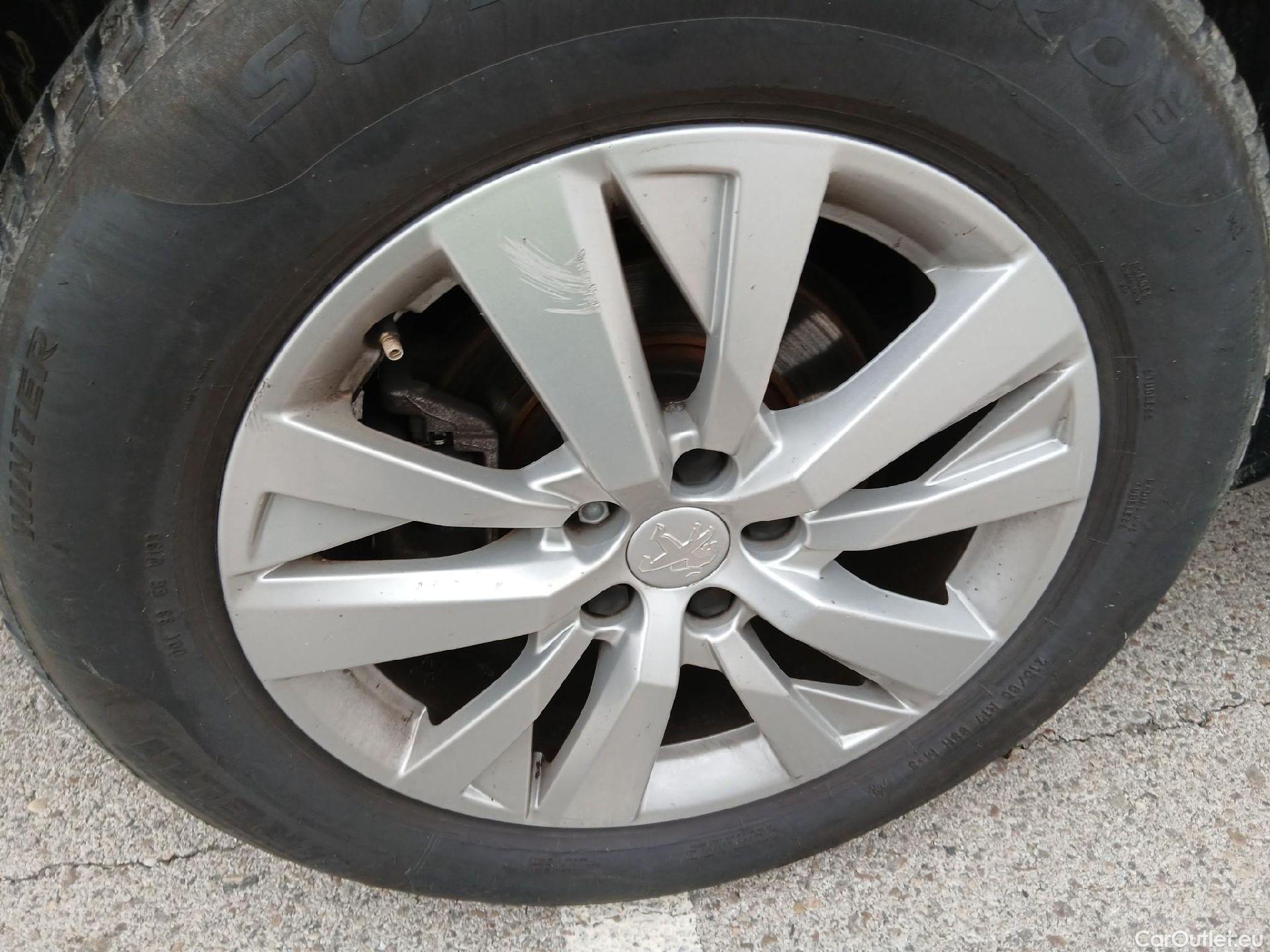  Peugeot  3008  Active Pack 1.5 HDi 130CV AT8 E6d #19