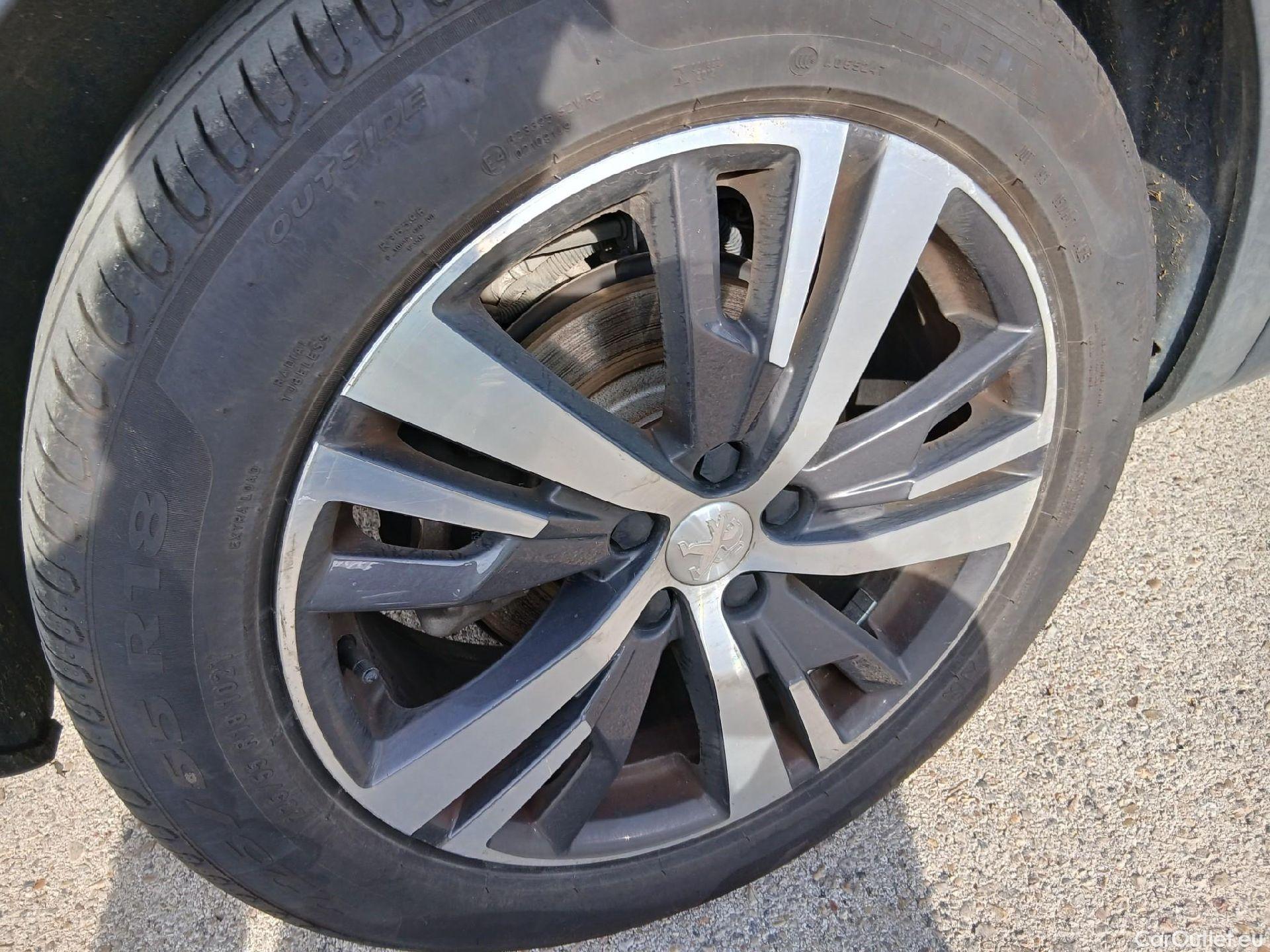  Peugeot  3008 PEUGEOT  Hybrid / 2020 / 5P / todoterreno 300 e-EAT8 Allure Pack #32