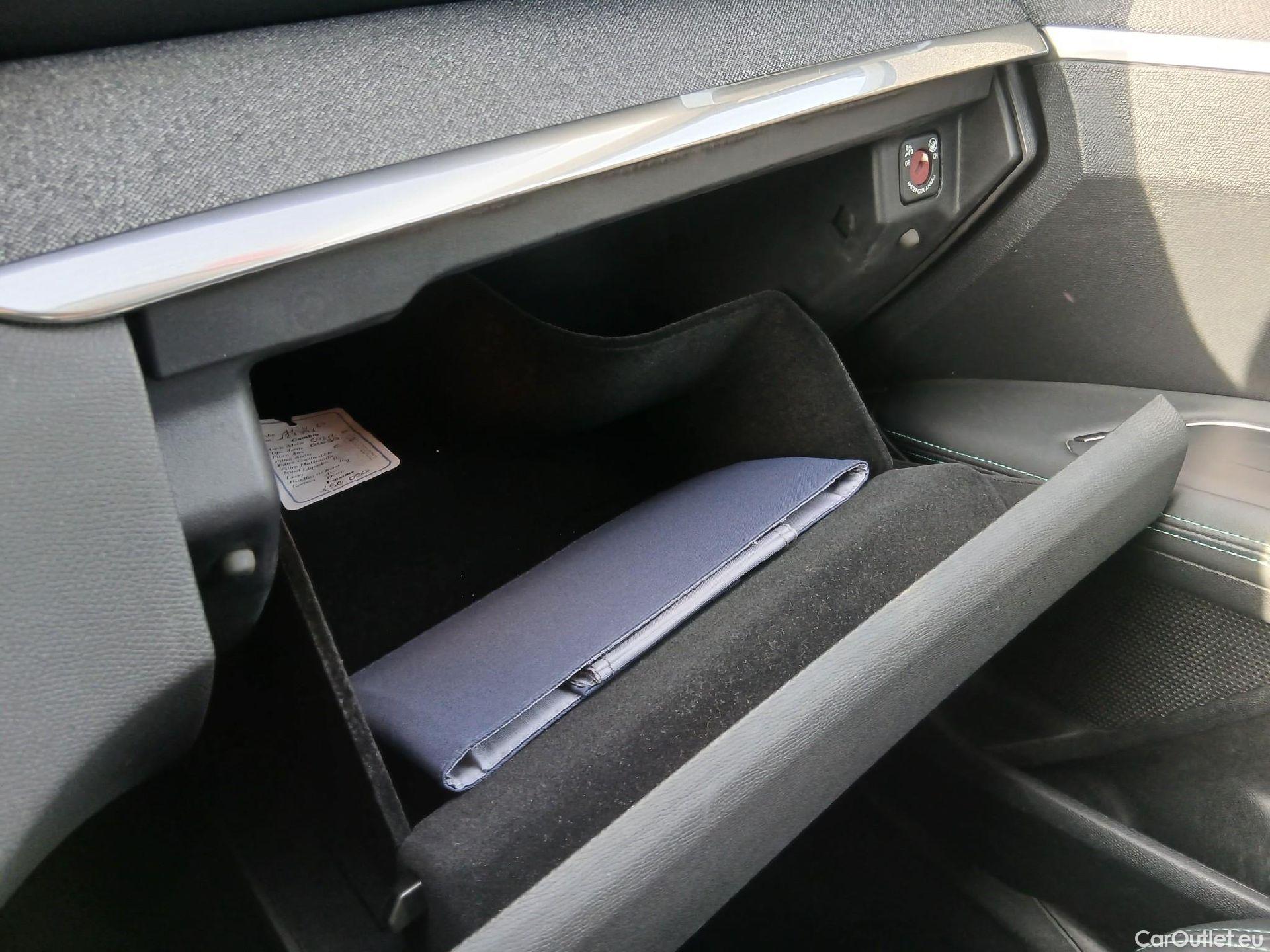  Peugeot  3008 PEUGEOT  Hybrid / 2020 / 5P / todoterreno 300 e-EAT8 Allure Pack #3