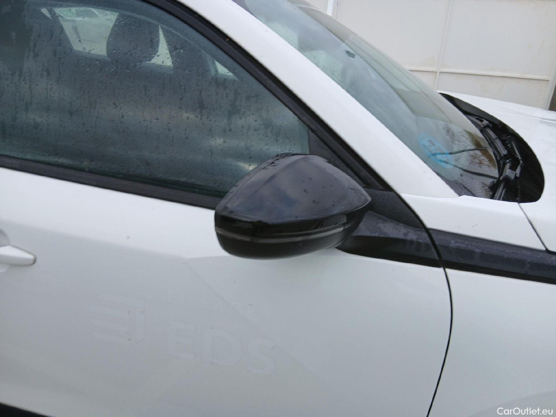  Peugeot  2008 PEUGEOT  / 2019 / 5P / todoterreno Active BlueHDI 81kW (110CV) #14