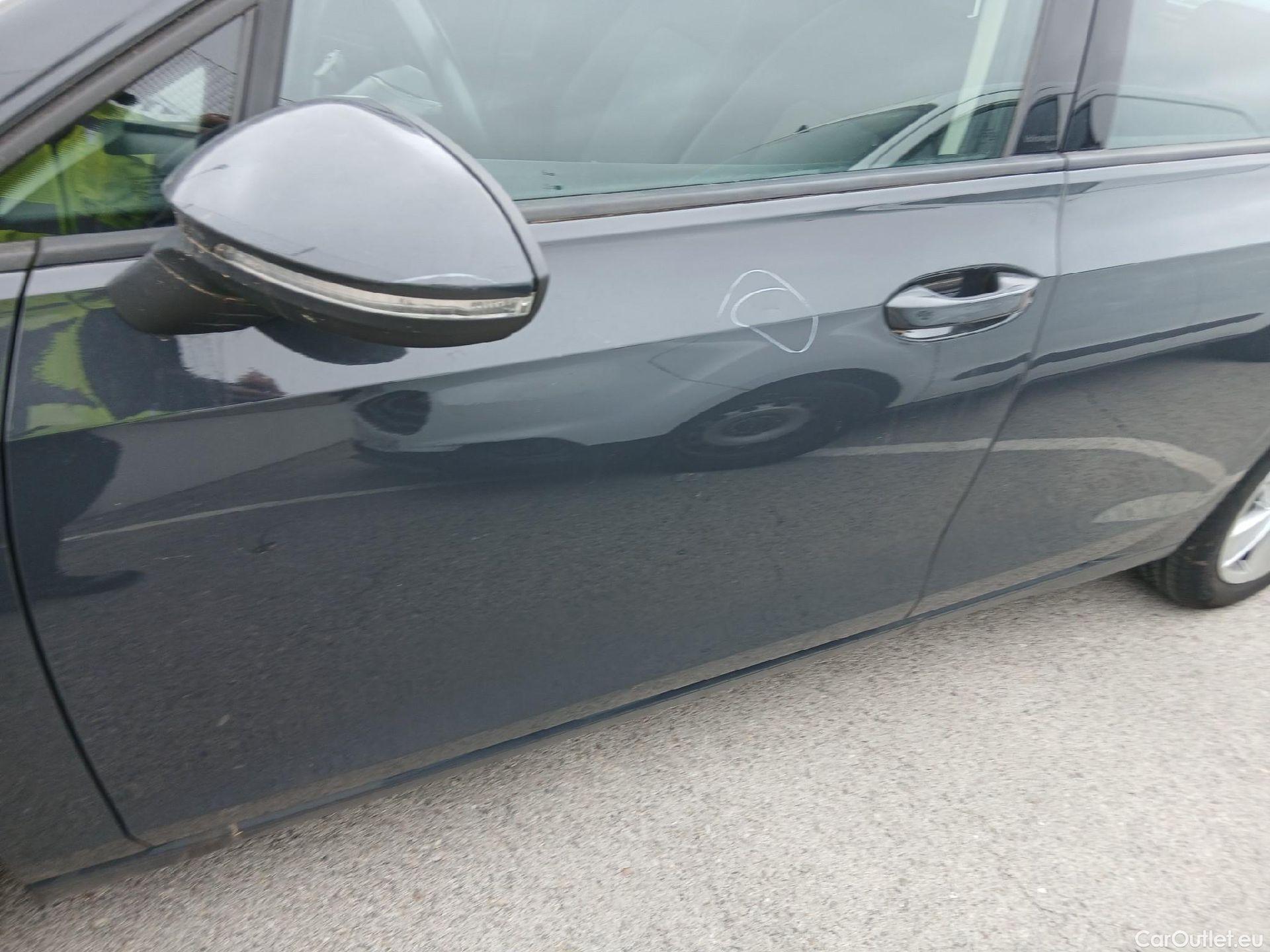  Volkswagen  Golf  VOLKSWAGEN / 2020 / 5P / berlina con portón 2.0 TDI 85kW (115CV) #13