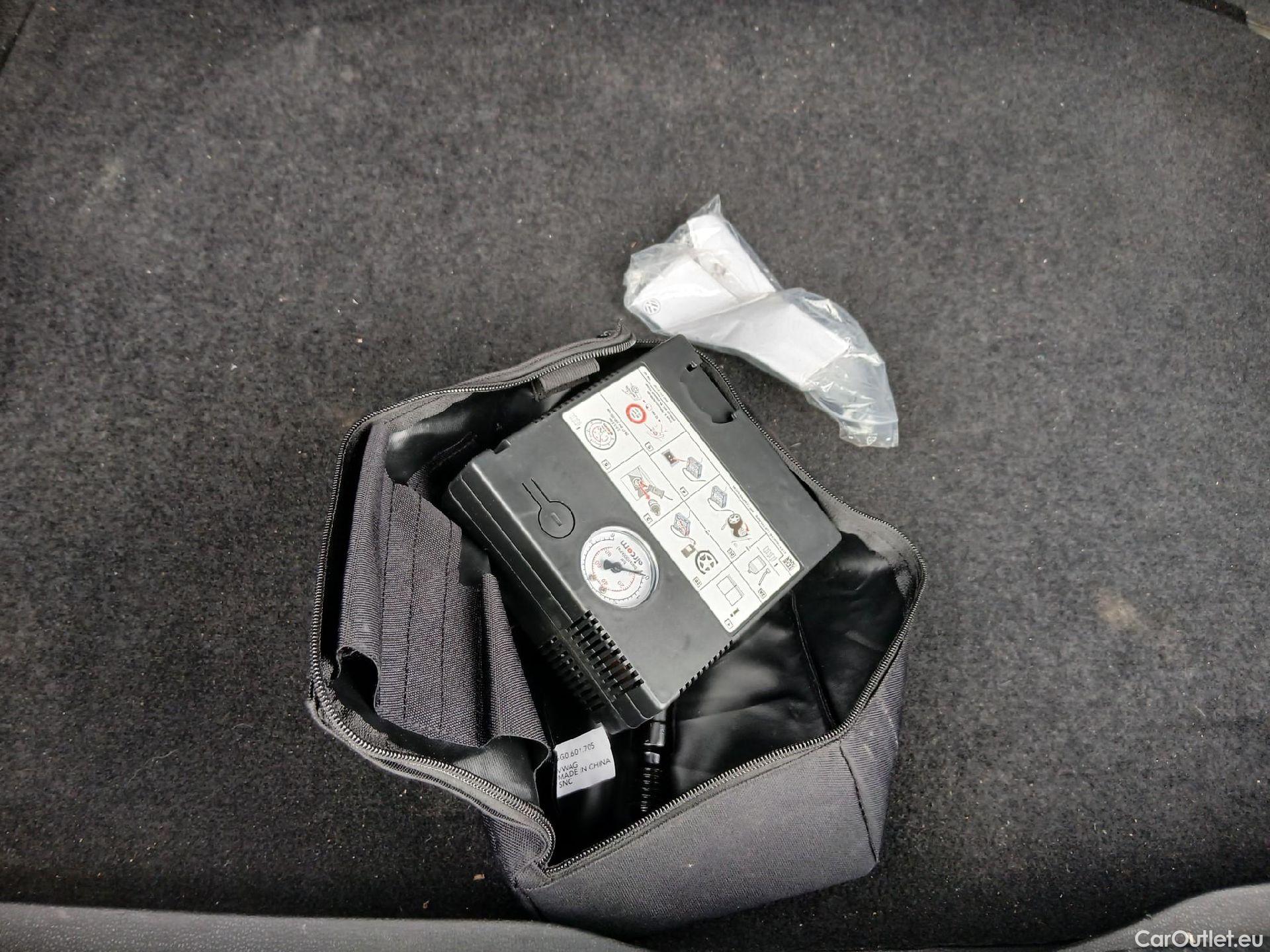  Volkswagen  Golf  VOLKSWAGEN / 2020 / 5P / berlina con portón 2.0 TDI 85kW (115CV) #3