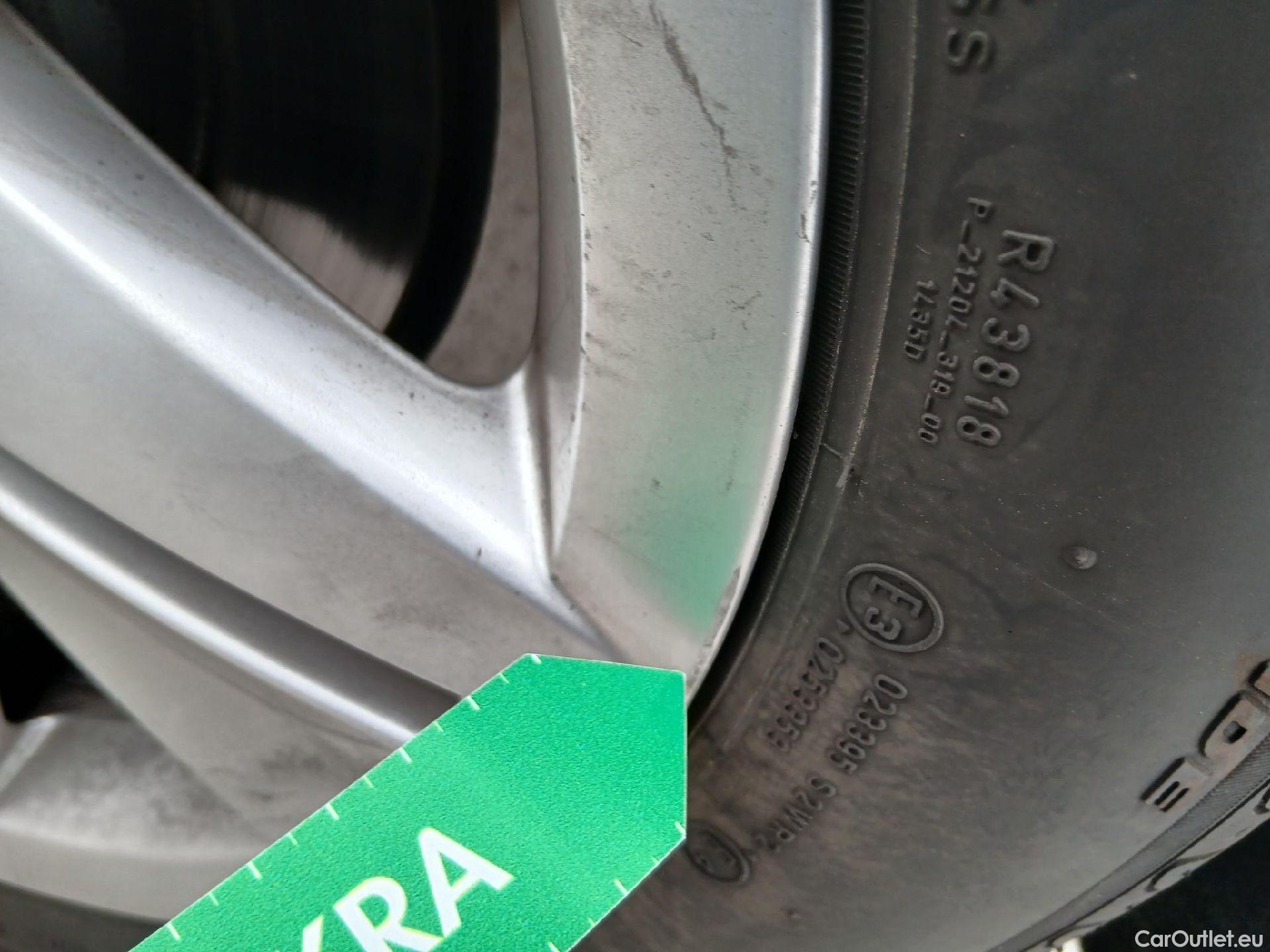  Volkswagen  Golf  VOLKSWAGEN / 2020 / 5P / berlina con portón 2.0 TDI 85kW (115CV) #2