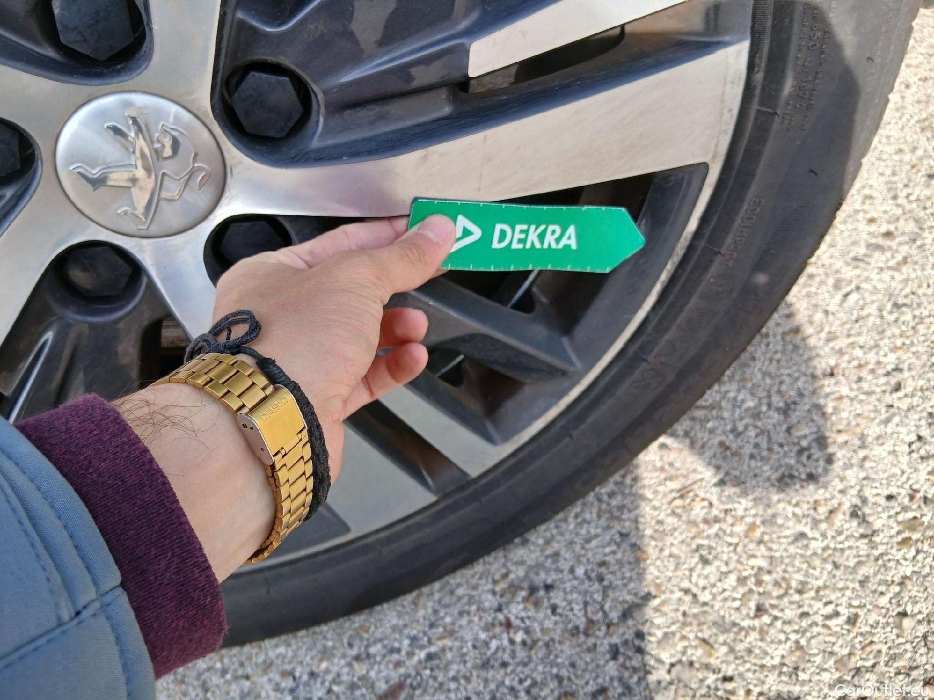  Peugeot  3008 PEUGEOT  Hybrid / 2020 / 5P / todoterreno 300 e-EAT8 Allure Pack #33