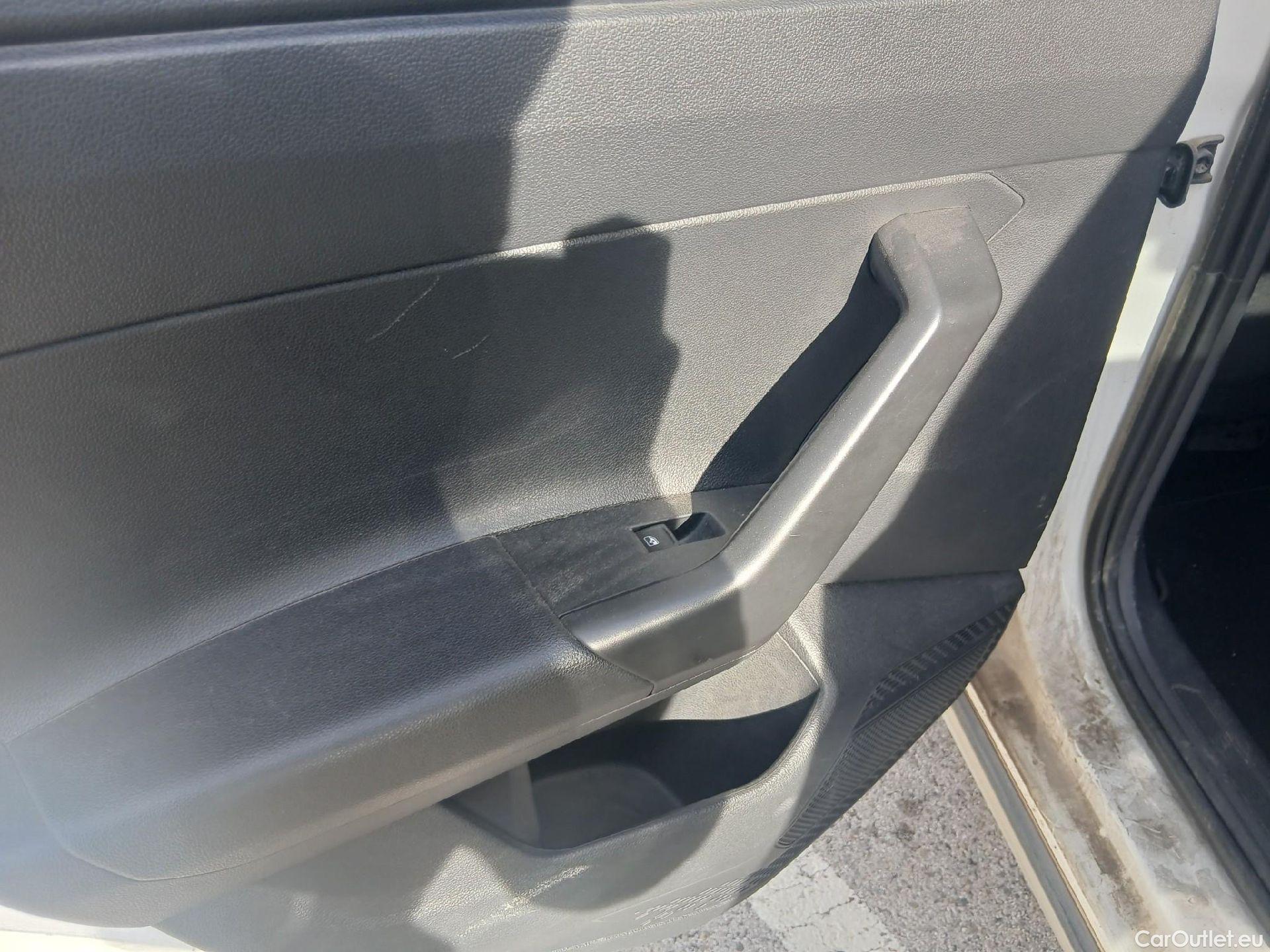  Volkswagen  Taigo VOLKSWAGEN  / 2021 / 5P / todoterreno Life 1.0 TSI 81kW (110CV) #4