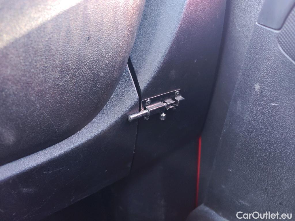  Fiat  Fiorino FIAT  / 2016 / 4P / furgón derivado de turismo Cargo Base N1 1.3 MJet 59 kW (80 CV) #48