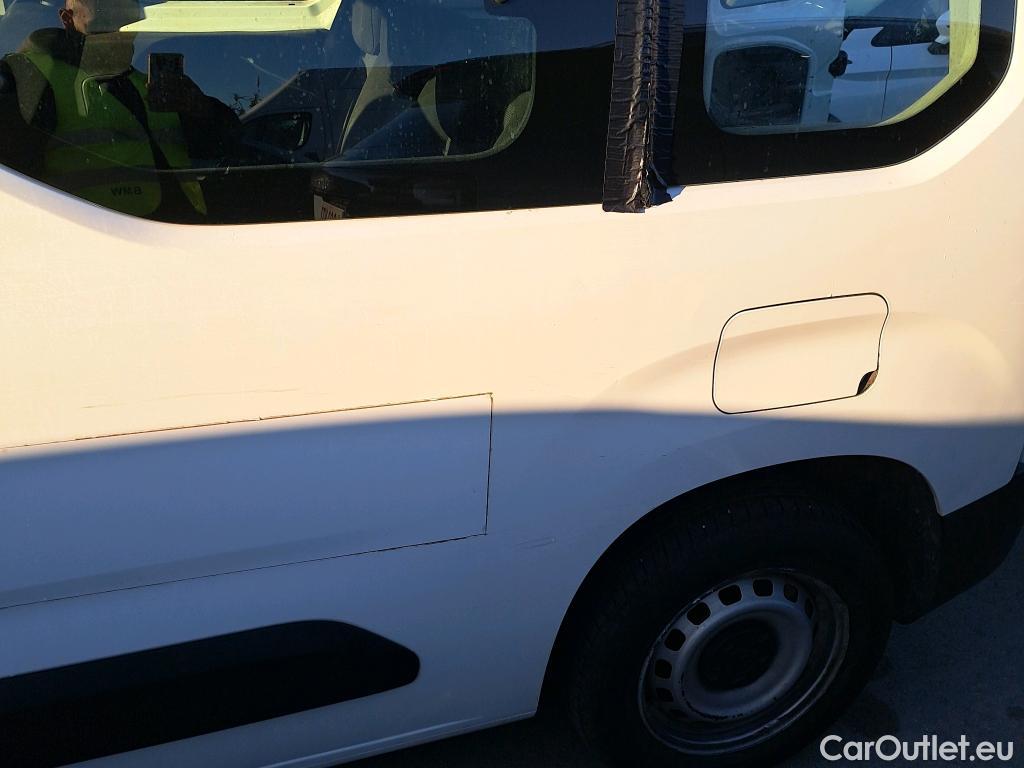  Citroen  Berlingo CITROEN  / 2018 / 4P / combi Talla M BlueHDi 100 LIVE (AC) #12