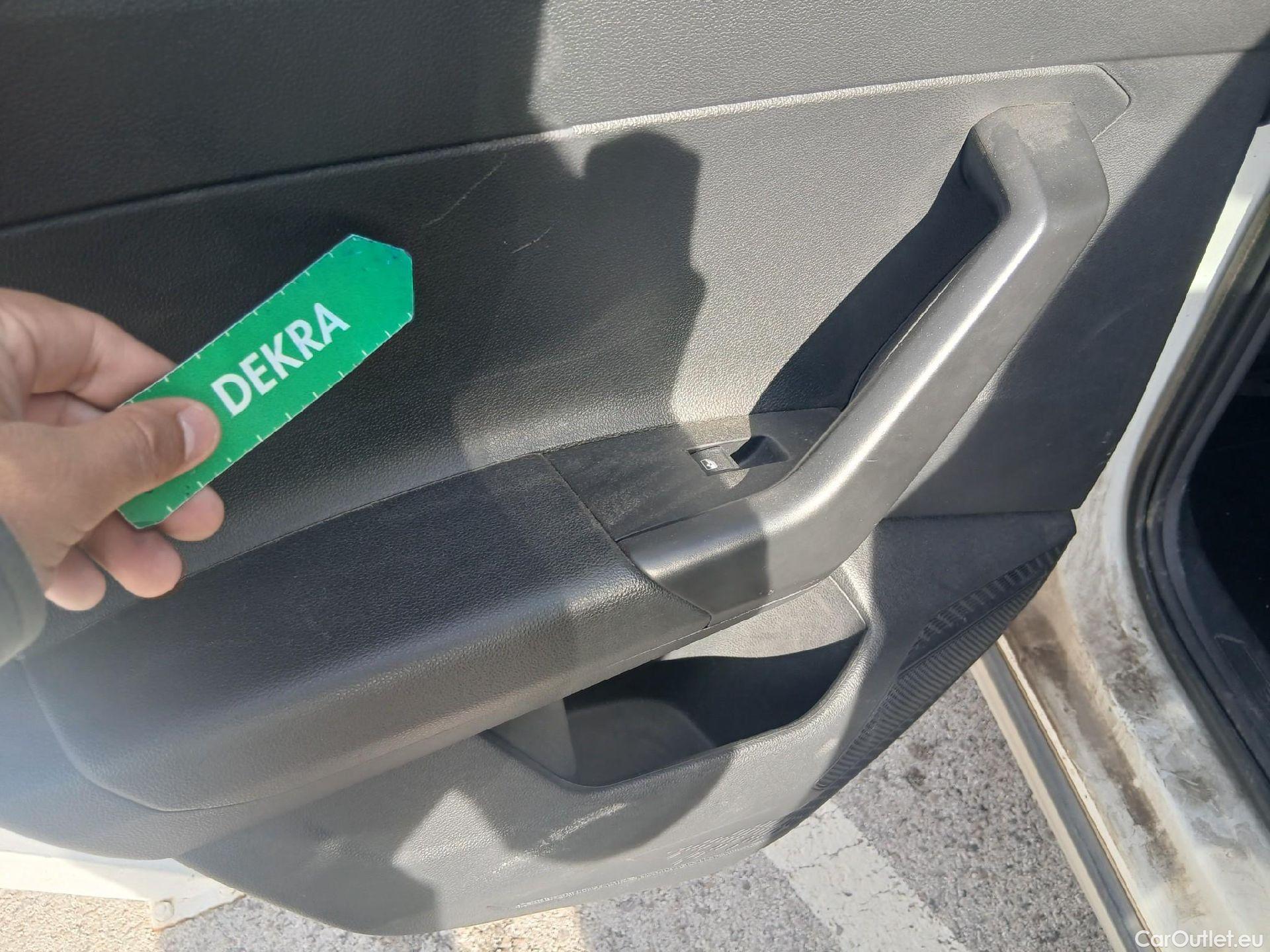  Volkswagen  Taigo VOLKSWAGEN  / 2021 / 5P / todoterreno Life 1.0 TSI 81kW (110CV) #3