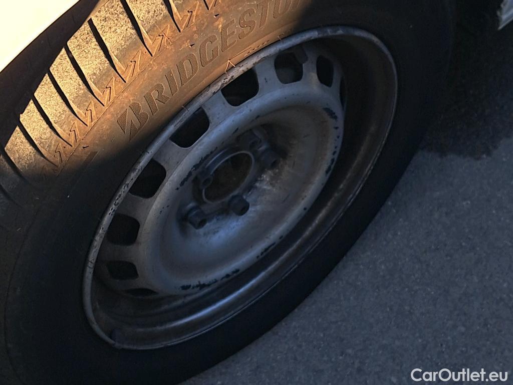  Citroen  Berlingo CITROEN  / 2018 / 4P / combi Talla M BlueHDi 100 LIVE (AC) #47