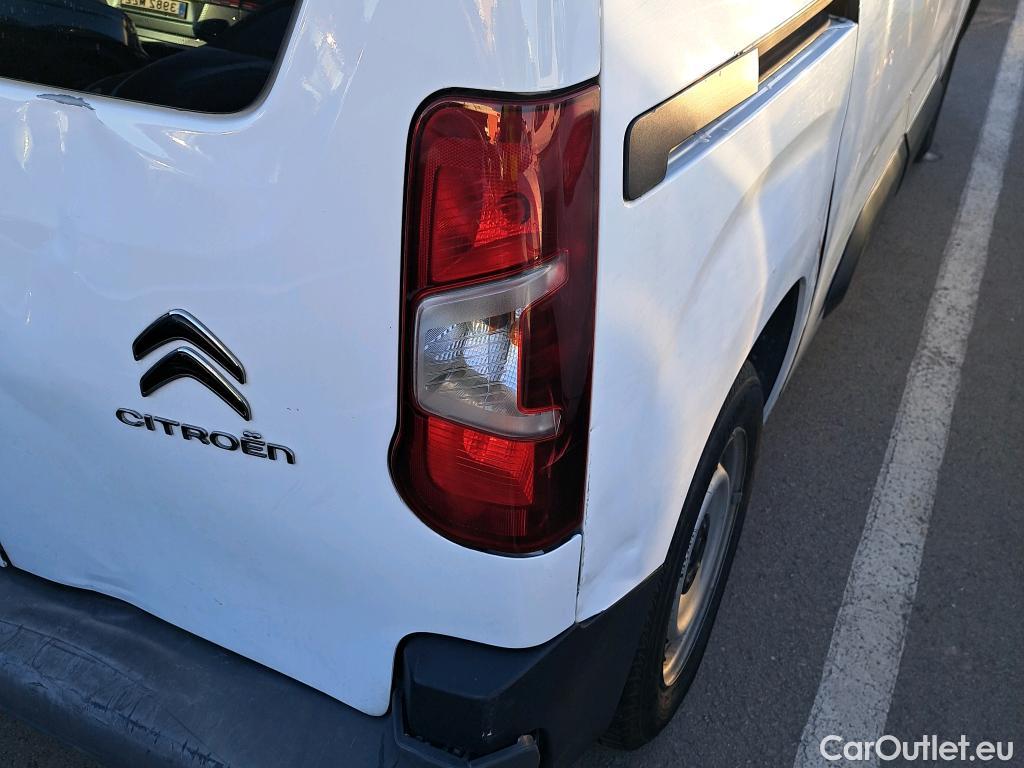  Citroen  Berlingo CITROEN  / 2018 / 4P / combi Talla M BlueHDi 100 LIVE (AC) #25