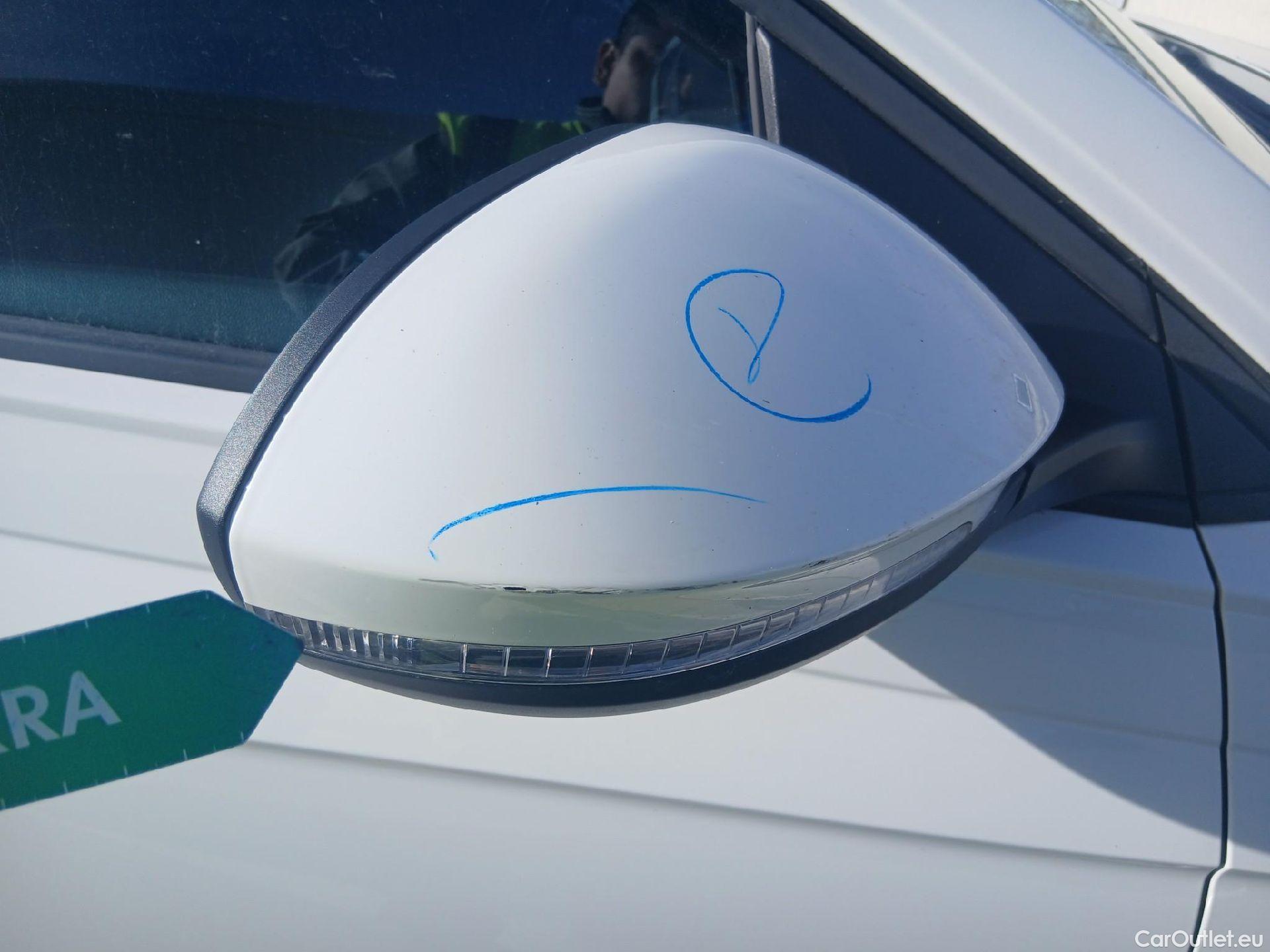  Volkswagen  Taigo VOLKSWAGEN  / 2021 / 5P / todoterreno Life 1.0 TSI 81kW (110CV) #26