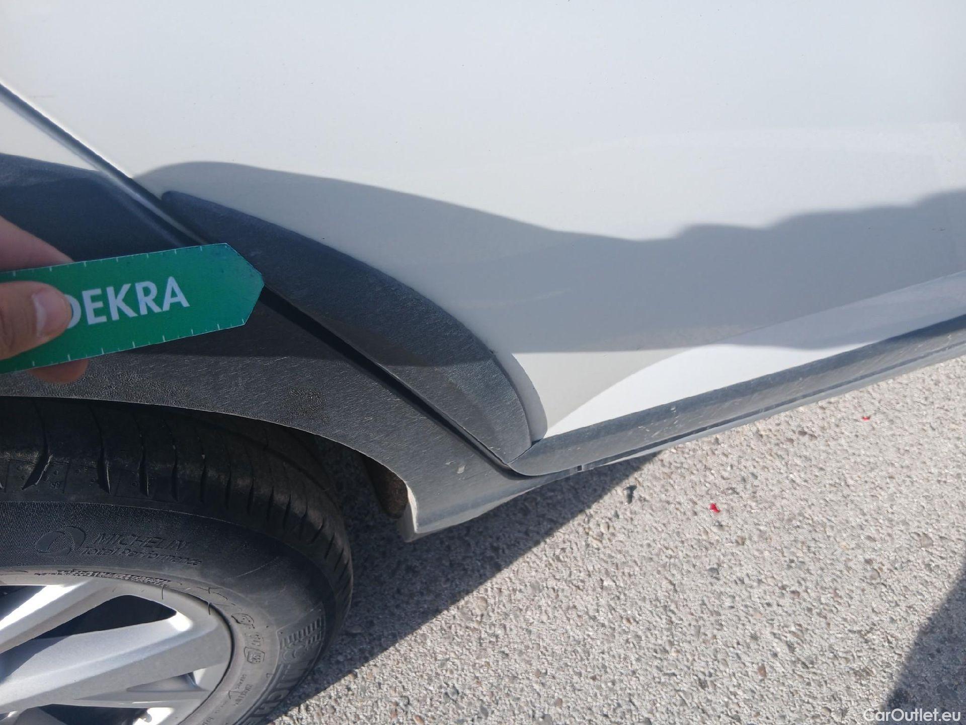  Volkswagen  Taigo VOLKSWAGEN  / 2021 / 5P / todoterreno Life 1.0 TSI 81kW (110CV) #24