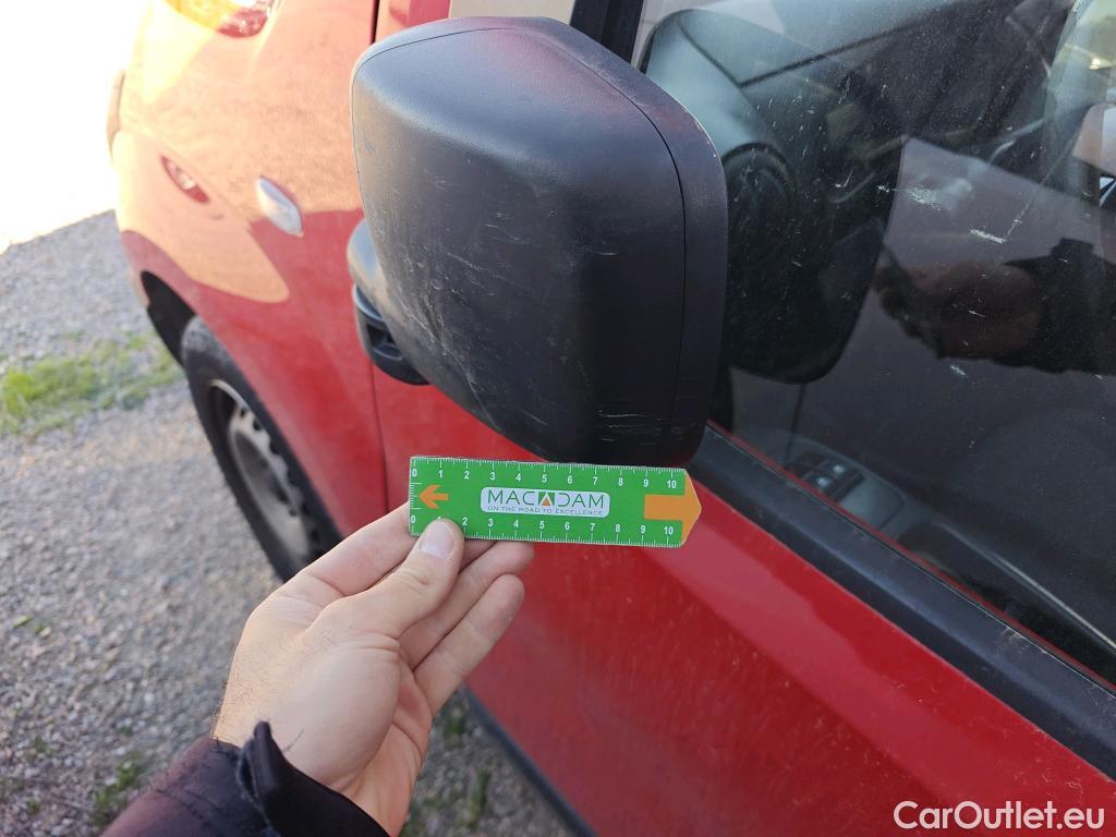  Fiat  Fiorino FIAT  / 2016 / 4P / furgón derivado de turismo Cargo Base N1 1.3 MJet 59 kW (80 CV) #79