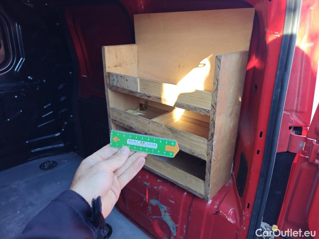  Fiat  Fiorino FIAT  / 2016 / 4P / furgón derivado de turismo Cargo Base N1 1.3 MJet 59 kW (80 CV) #81