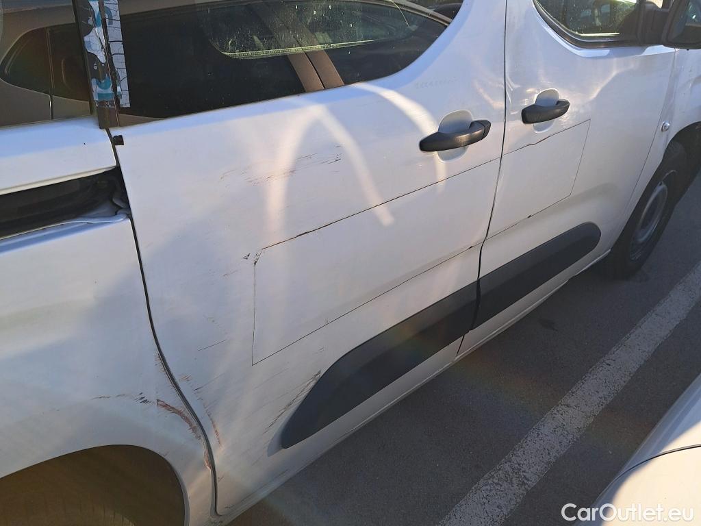  Citroen  Berlingo CITROEN  / 2018 / 4P / combi Talla M BlueHDi 100 LIVE (AC) #14