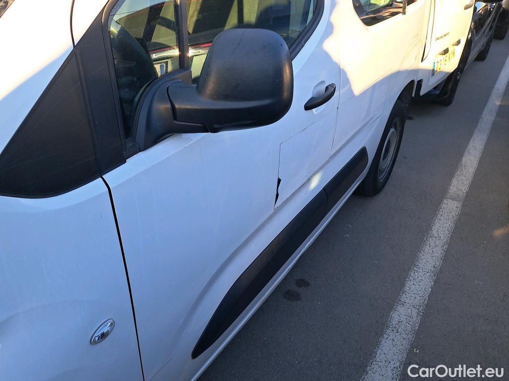  Citroen  Berlingo CITROEN  / 2018 / 4P / combi Talla M BlueHDi 100 LIVE (AC) #33