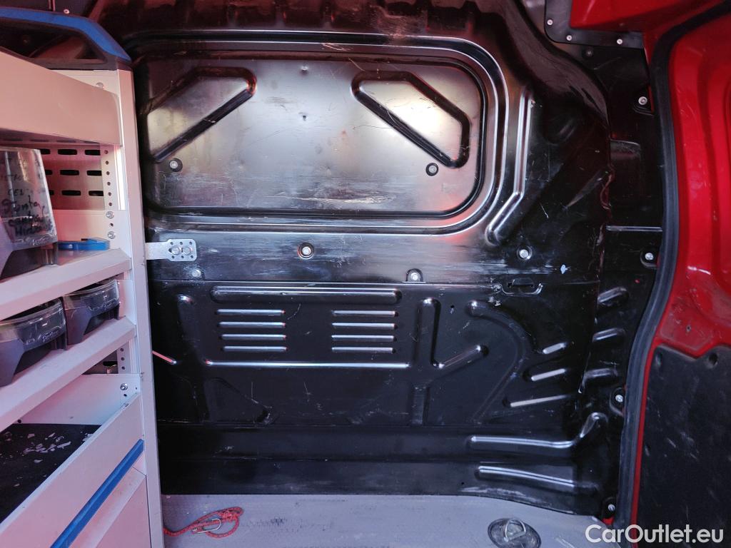  Fiat  Fiorino FIAT  / 2016 / 4P / furgón derivado de turismo Cargo Base N1 1.3 MJet 59 kW (80 CV) #38