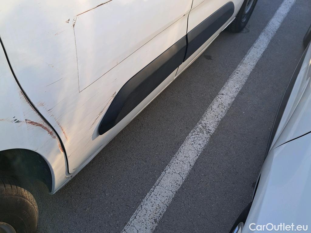  Citroen  Berlingo CITROEN  / 2018 / 4P / combi Talla M BlueHDi 100 LIVE (AC) #17