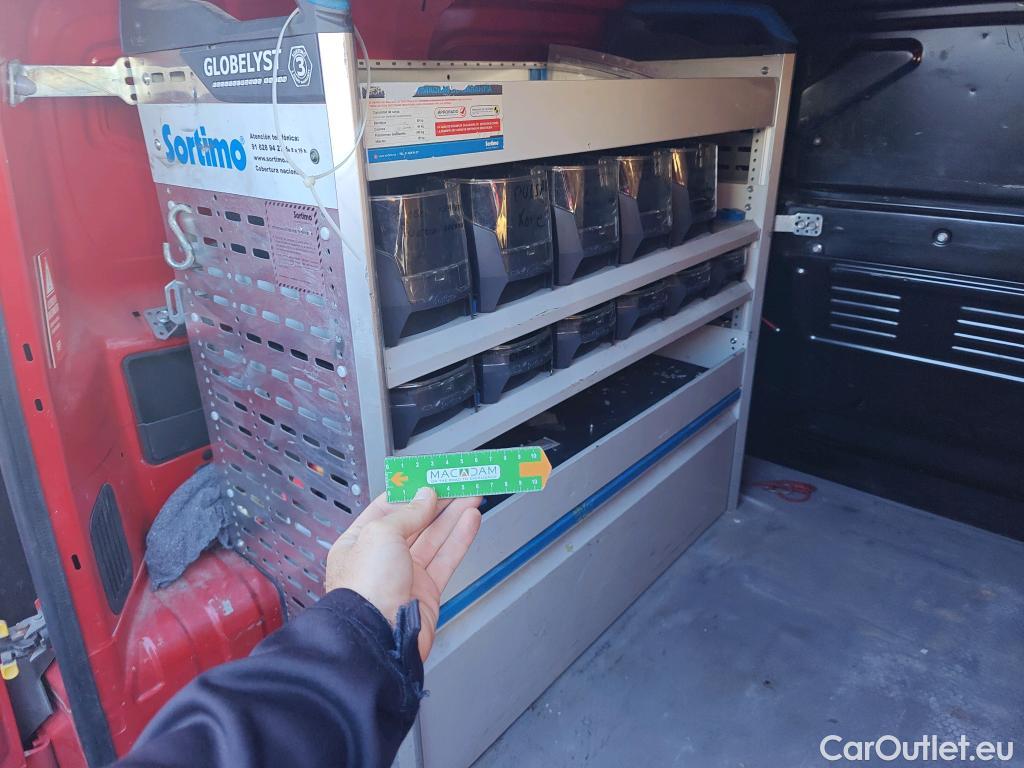  Fiat  Fiorino FIAT  / 2016 / 4P / furgón derivado de turismo Cargo Base N1 1.3 MJet 59 kW (80 CV) #82