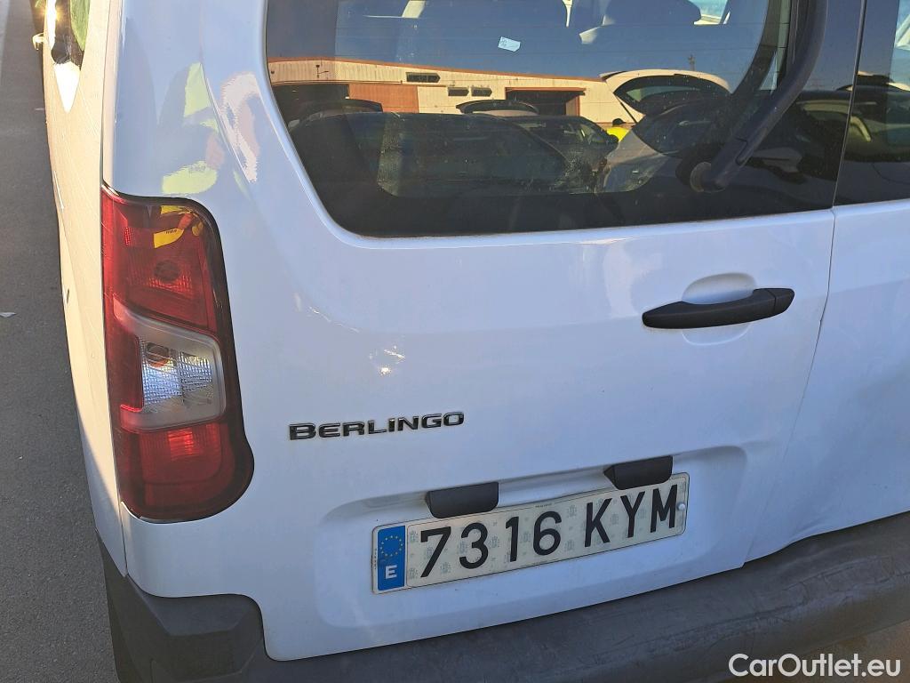  Citroen  Berlingo CITROEN  / 2018 / 4P / combi Talla M BlueHDi 100 LIVE (AC) #23