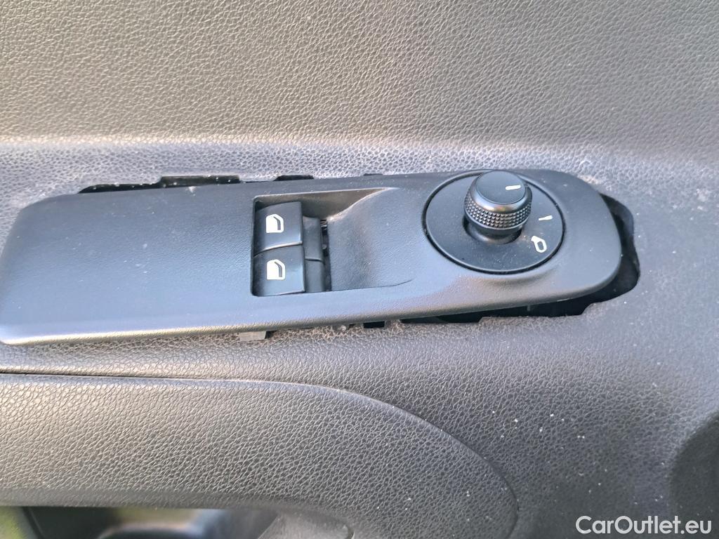  Citroen  Berlingo CITROEN  / 2018 / 4P / combi Talla M BlueHDi 100 LIVE (AC) #49