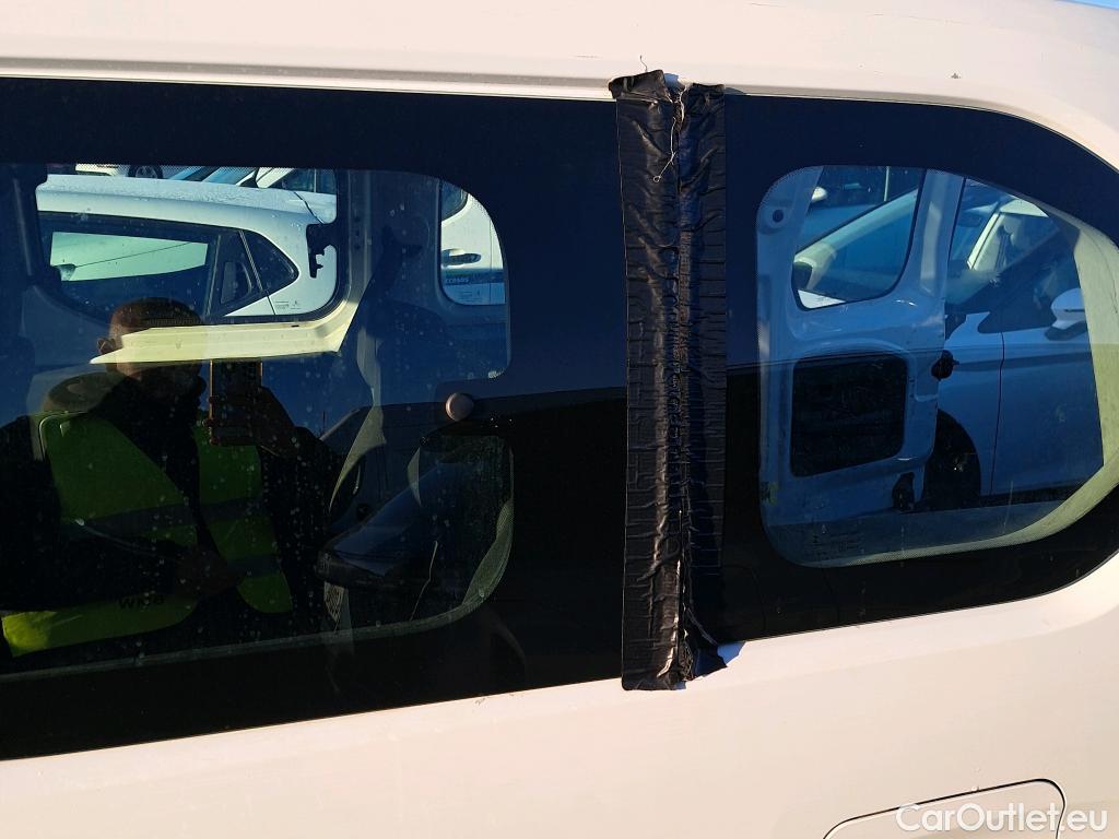  Citroen  Berlingo CITROEN  / 2018 / 4P / combi Talla M BlueHDi 100 LIVE (AC) #19