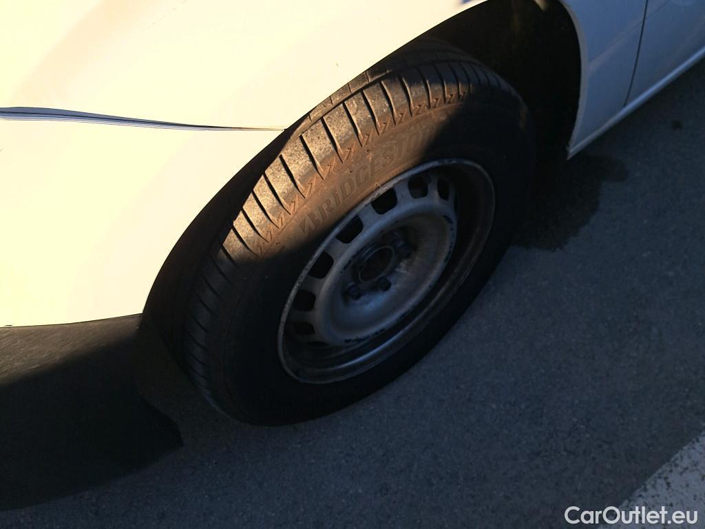  Citroen  Berlingo CITROEN  / 2018 / 4P / combi Talla M BlueHDi 100 LIVE (AC) #46