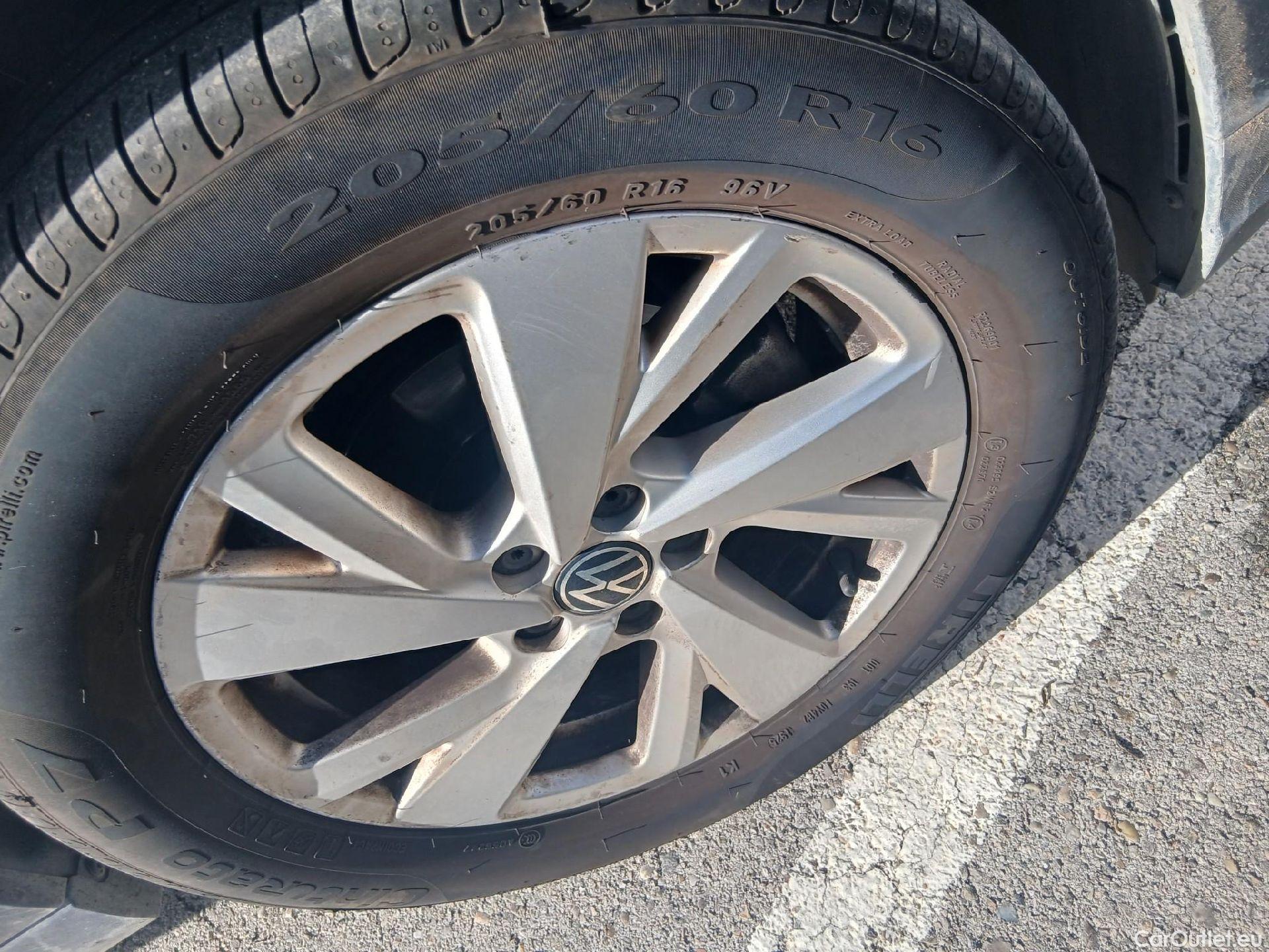  Volkswagen  Taigo VOLKSWAGEN  / 2021 / 5P / todoterreno Life 1.0 TSI 81kW (110CV) #28