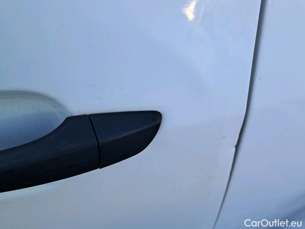  Citroen  Berlingo CITROEN  / 2018 / 4P / combi Talla M BlueHDi 100 LIVE (AC) #24