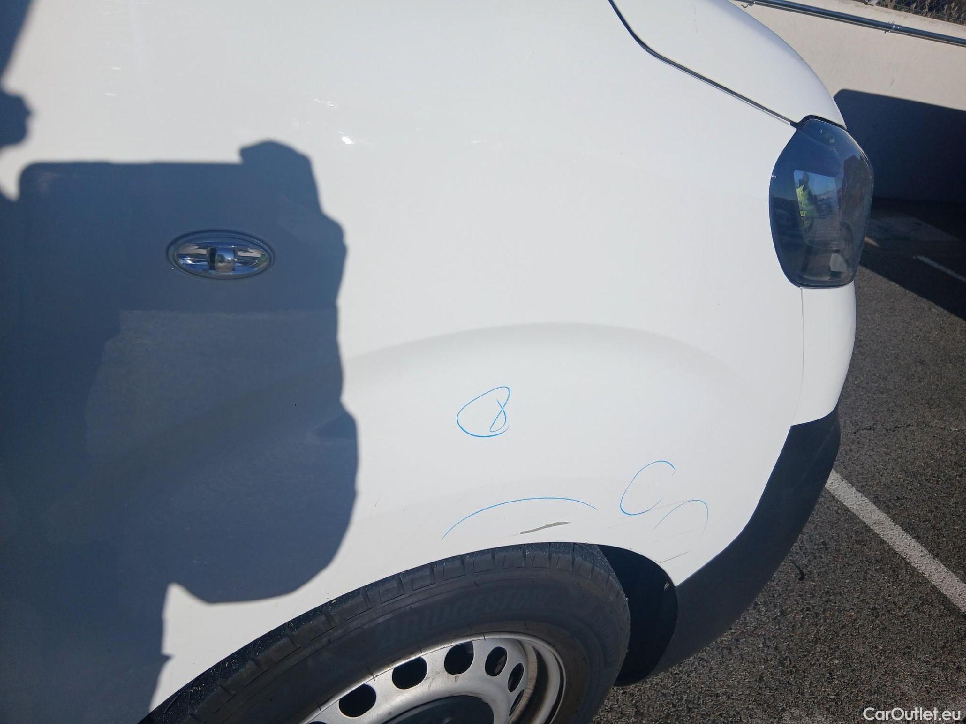  Opel  Vivaro OPEL  / 2019 / 4P / furgón 1.5 Diésel 74kW(100CV)M Std Exp #57