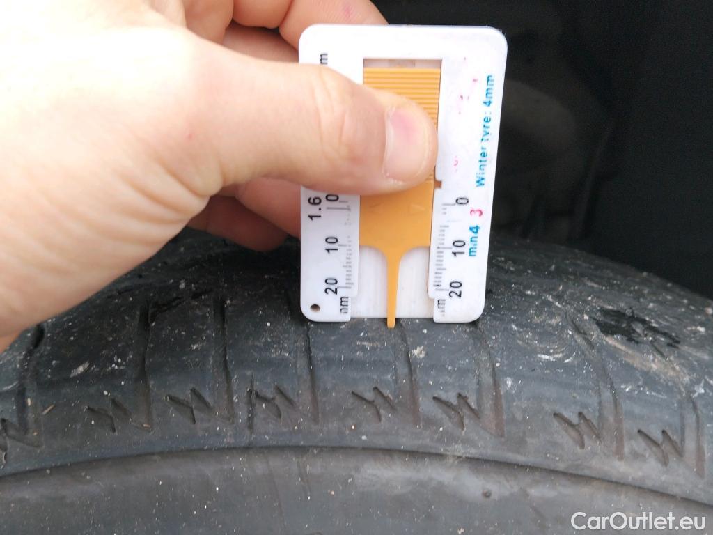  Peugeot  Partner PEUGEOT  / 2015 / 3P / furgón derivado de turismo Furgón Confort L1 BlueHDi 73KW (100CV) #40