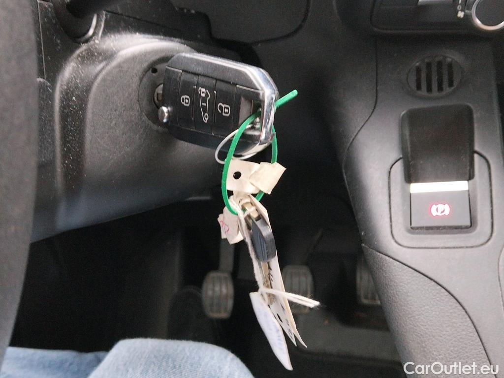  Peugeot  Partner PEUGEOT  / 2018 / 4P / furgón derivado de turismo Premium Standard 600kg BlueHDi 73kW #1