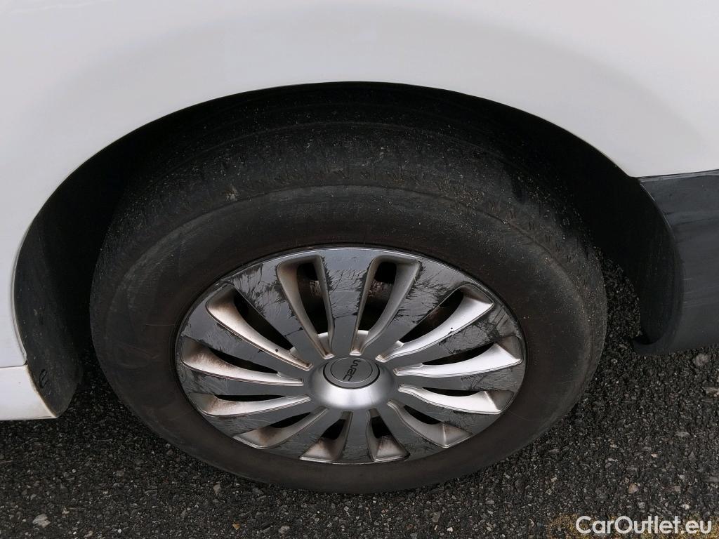  Peugeot  Partner PEUGEOT  / 2015 / 3P / furgón derivado de turismo Furgón Confort L1 BlueHDi 73KW (100CV) #43