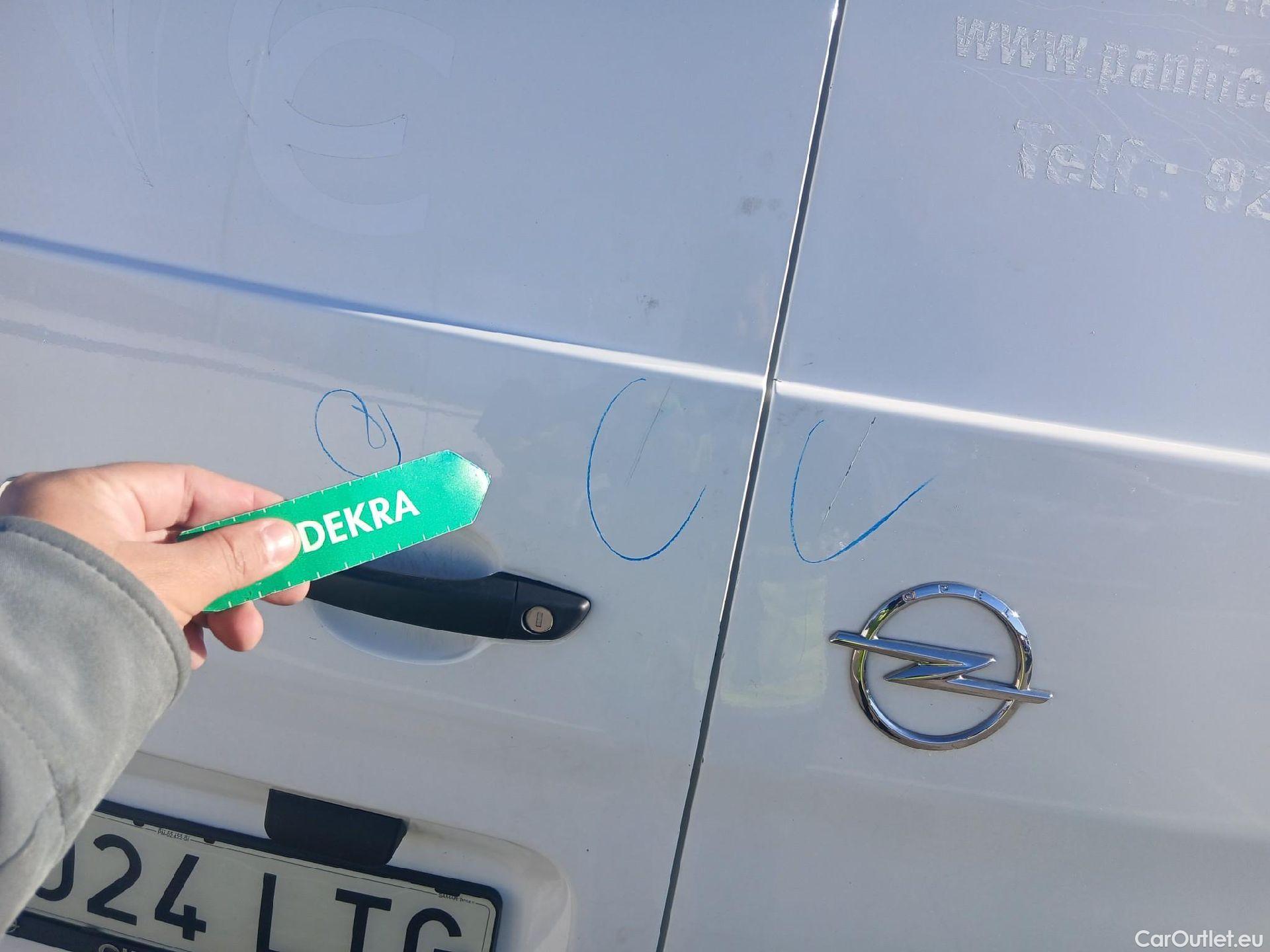  Opel  Vivaro OPEL  / 2019 / 4P / furgón 1.5 Diésel 74kW(100CV)M Std Exp #35