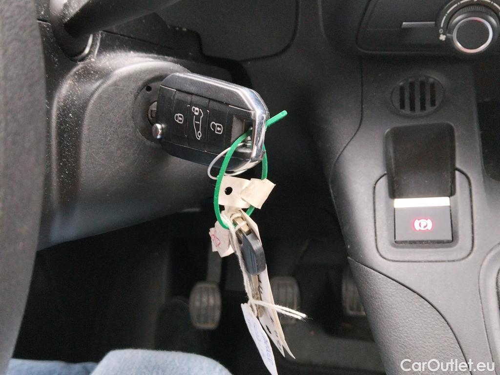  Peugeot  Partner PEUGEOT  / 2018 / 4P / furgón derivado de turismo Premium Standard 600kg BlueHDi 73kW #2