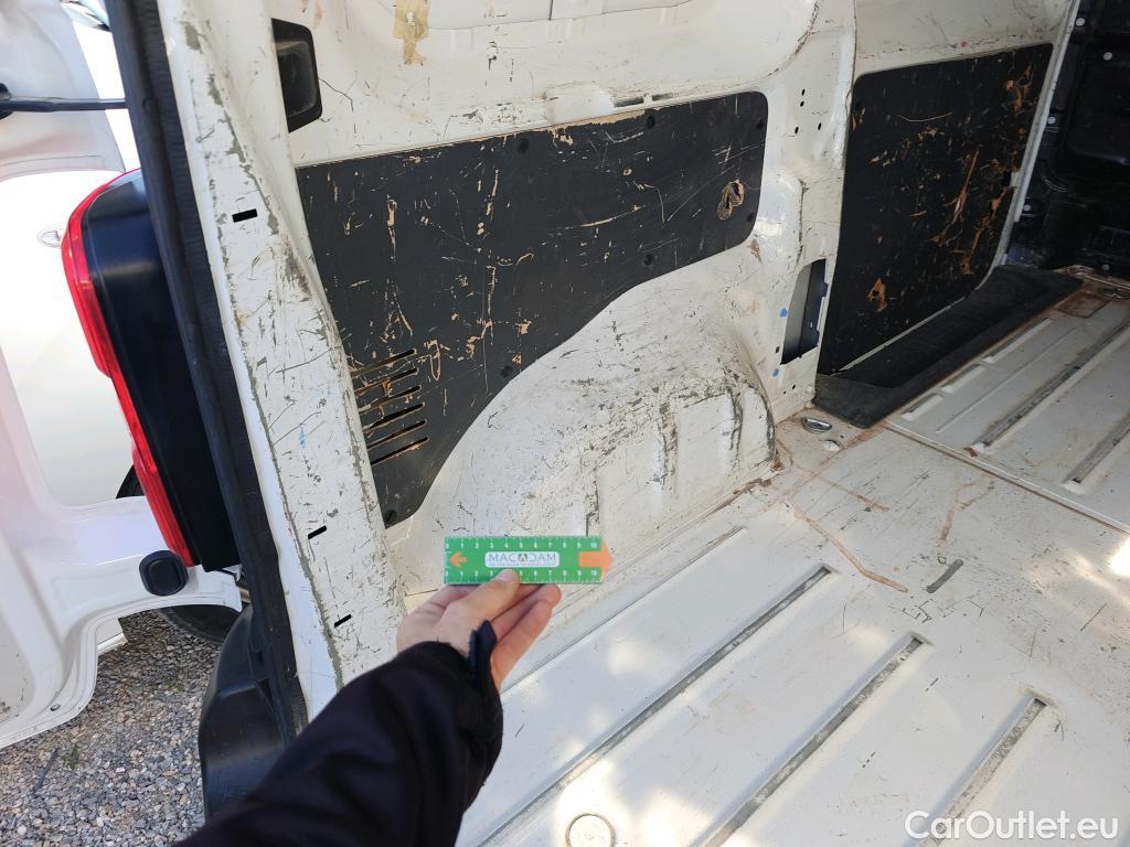  Opel  Vivaro OPEL  / 2019 / 4P / furgón 1.5 Diésel 74kW (100CV) M Std Express #16