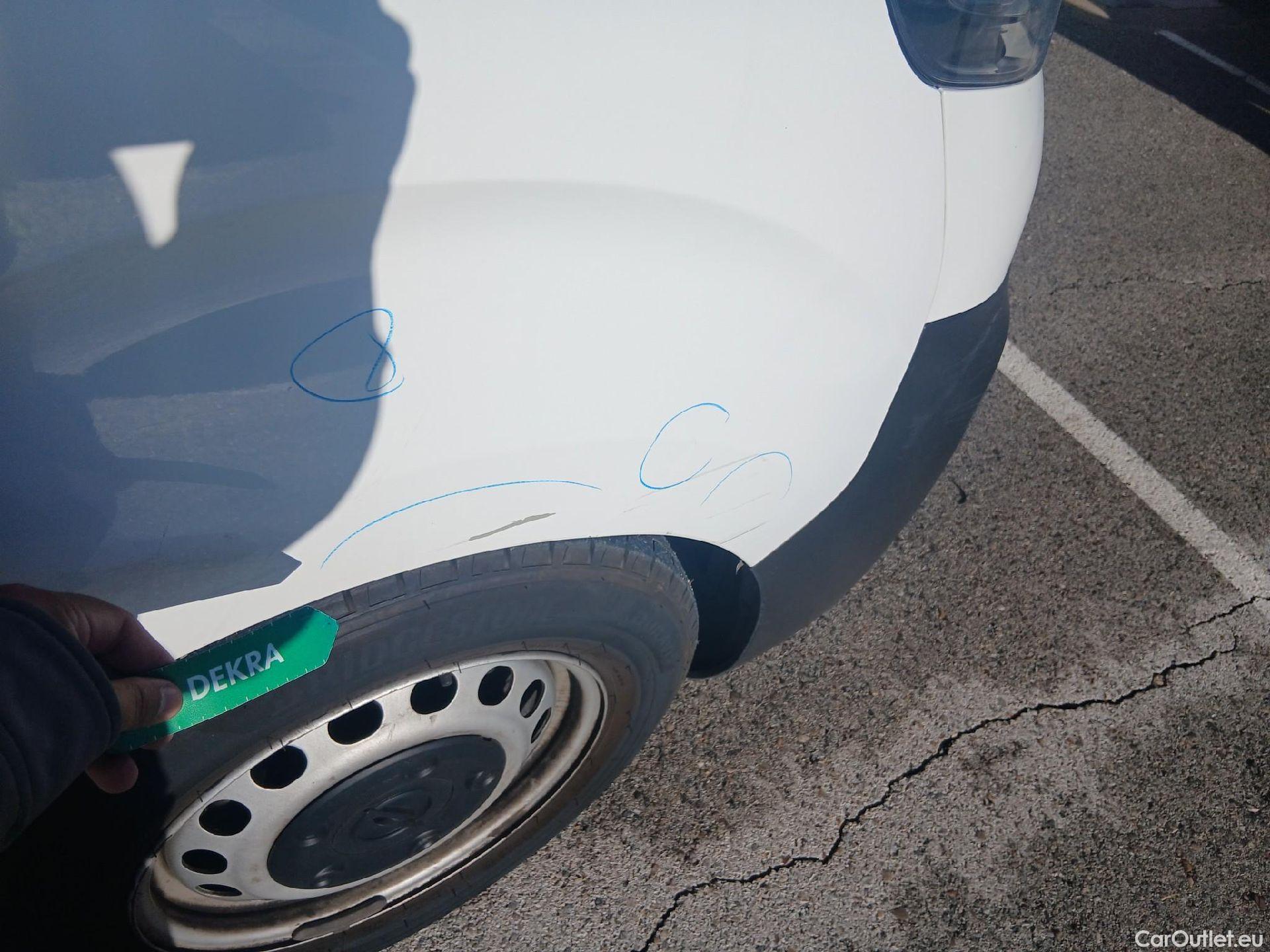  Opel  Vivaro OPEL  / 2019 / 4P / furgón 1.5 Diésel 74kW(100CV)M Std Exp #58