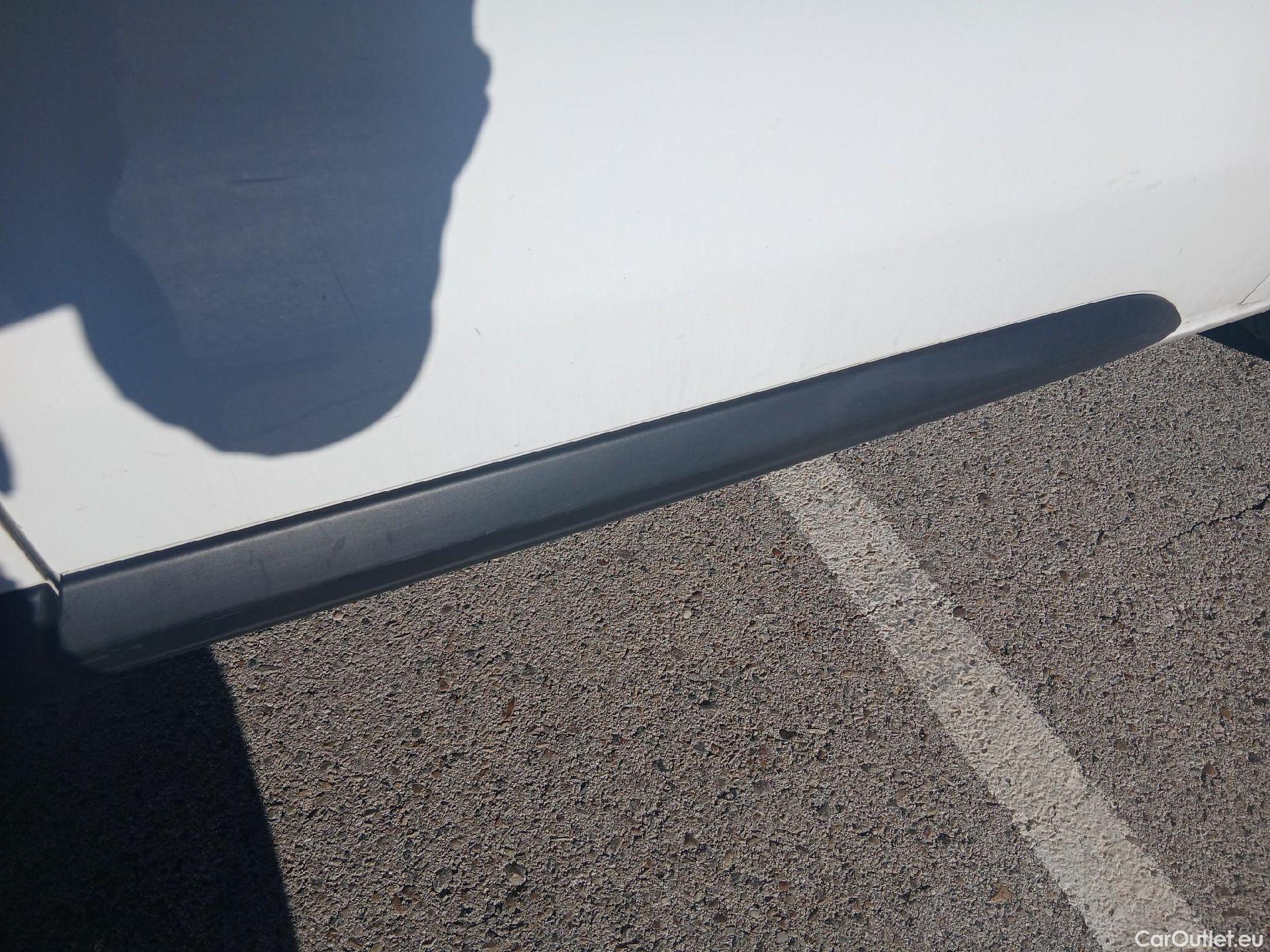  Opel  Vivaro OPEL  / 2019 / 4P / furgón 1.5 Diésel 74kW(100CV)M Std Exp #52