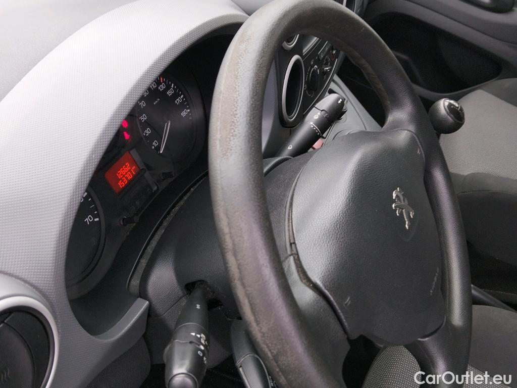  Peugeot  Partner PEUGEOT  / 2015 / 3P / furgón derivado de turismo Furgón Confort L1 BlueHDi 73KW (100CV) #48