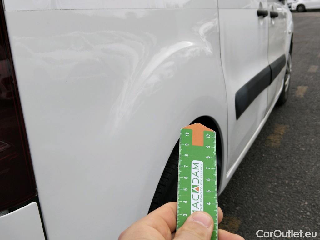  Peugeot  Partner PEUGEOT  / 2015 / 3P / furgón derivado de turismo Furgón Confort L1 BlueHDi 73KW (100CV) #50