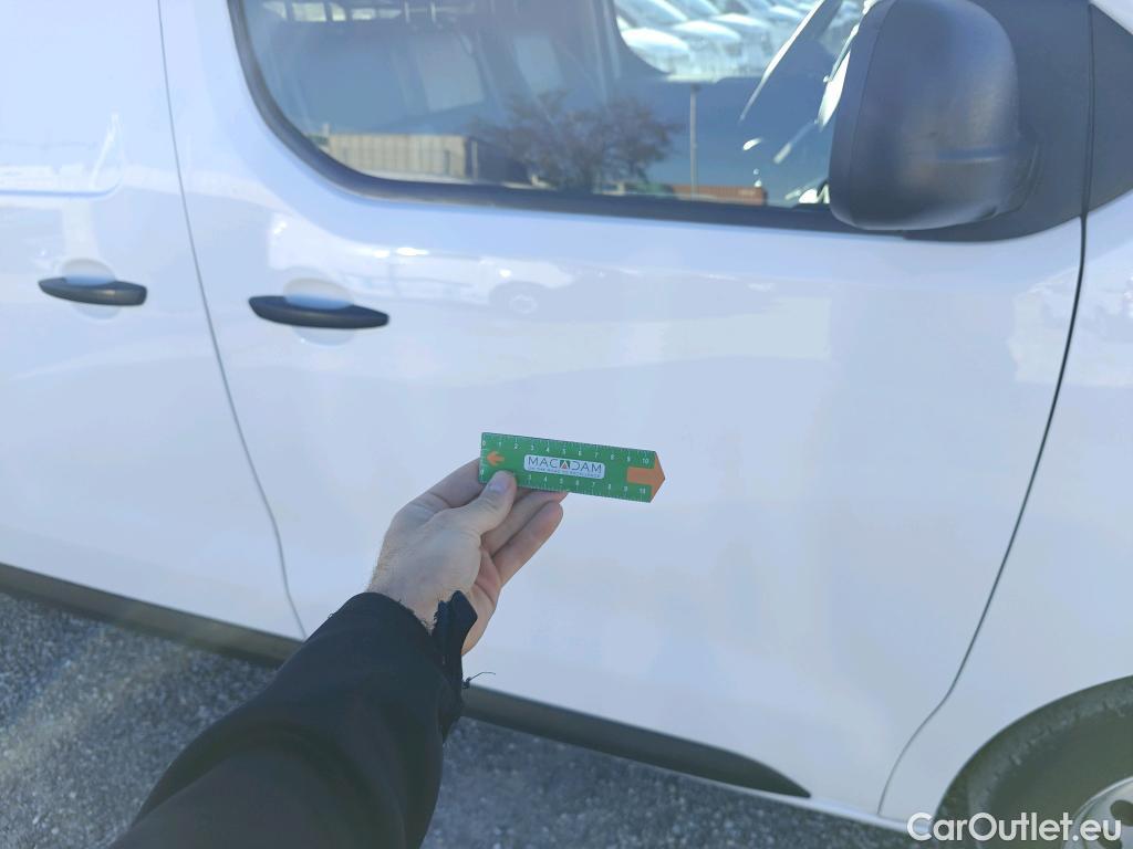  Opel  Vivaro OPEL  / 2019 / 4P / furgón 1.5 Diésel 74kW (100CV) M Std Express #29