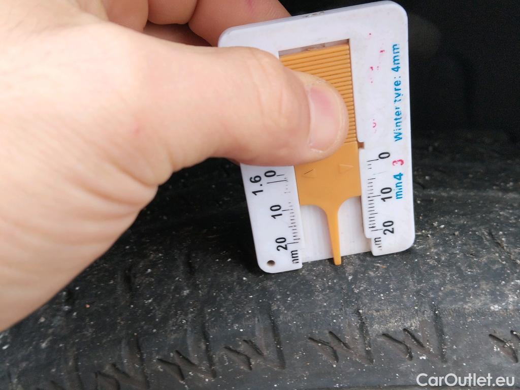  Peugeot  Partner PEUGEOT  / 2015 / 3P / furgón derivado de turismo Furgón Confort L1 BlueHDi 73KW (100CV) #44