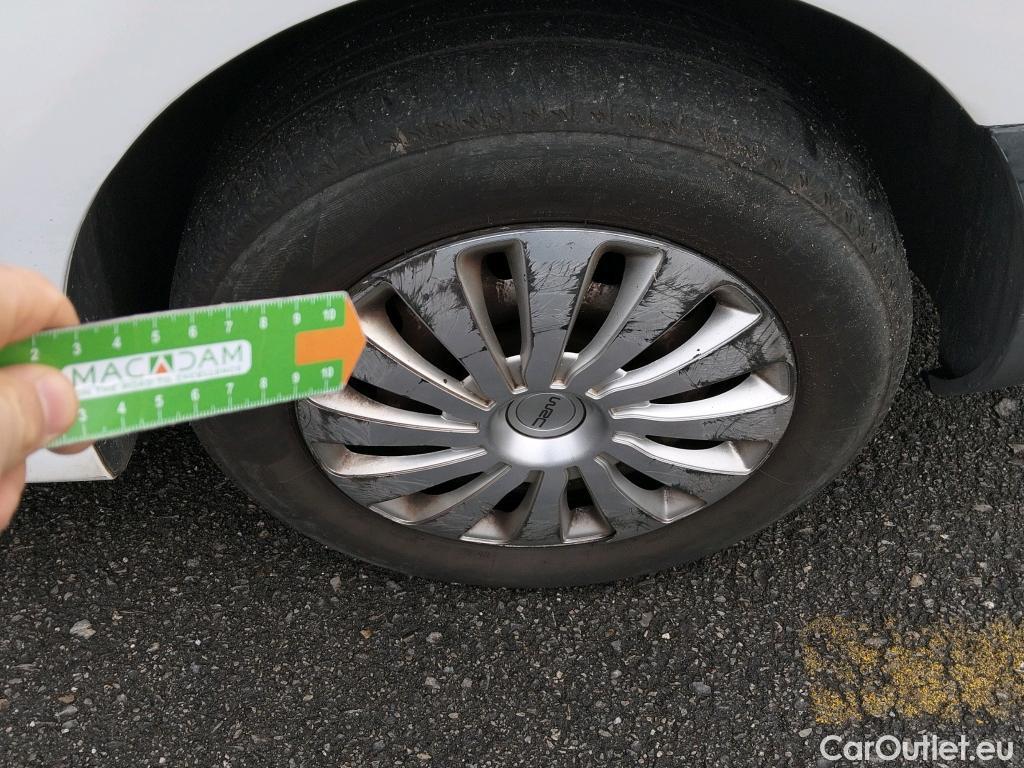  Peugeot  Partner PEUGEOT  / 2015 / 3P / furgón derivado de turismo Furgón Confort L1 BlueHDi 73KW (100CV) #62