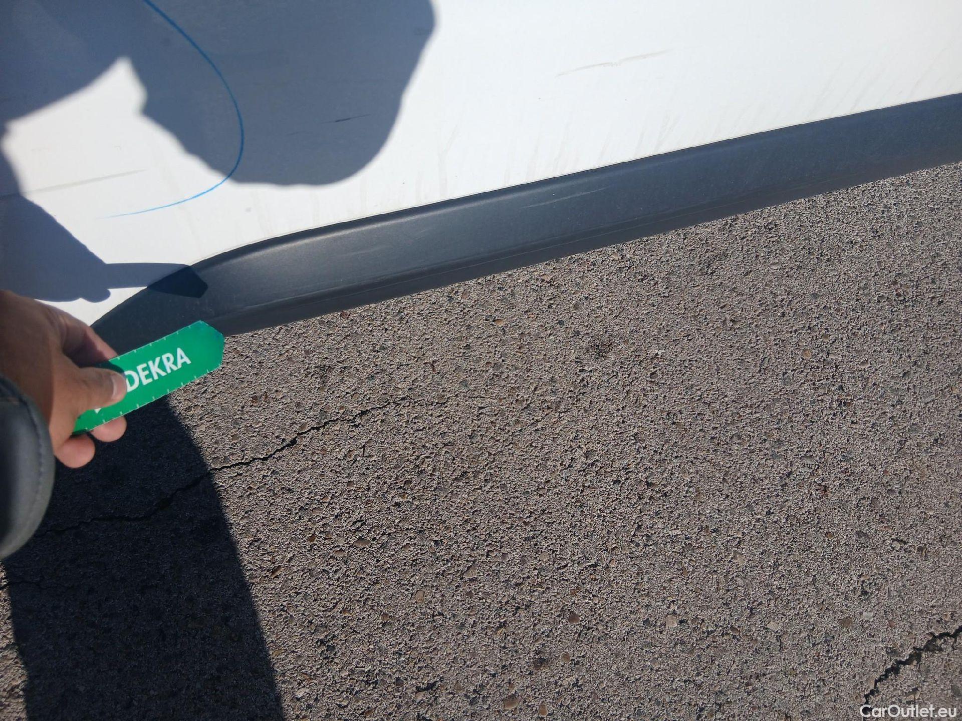  Opel  Vivaro OPEL  / 2019 / 4P / furgón 1.5 Diésel 74kW(100CV)M Std Exp #46