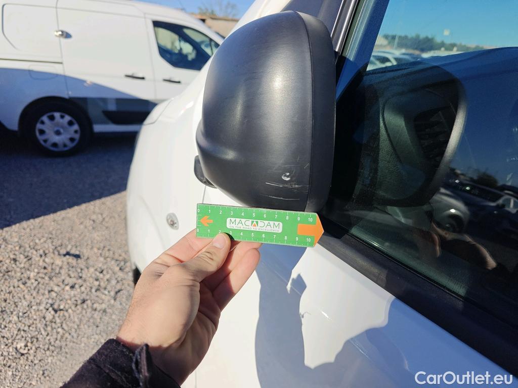  Opel  Vivaro OPEL  / 2019 / 4P / furgón 1.5 Diésel 74kW (100CV) M Std Express #56