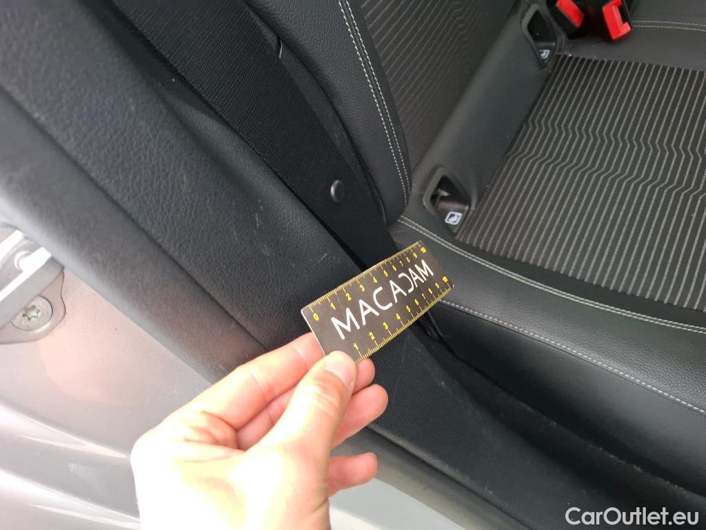  Mercedes  CLA-Klasse MERCEDES-BENZ CLA Coupe  2019  4P  Coupé CLA 180 d Business Line BA8 #50