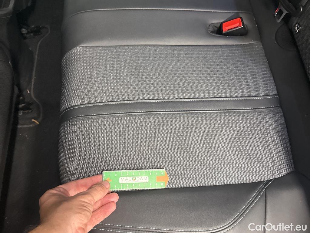  Peugeot  3008 PEUGEOT  / 2020 / 5P / SUV BlueHDi 130 S&S EAT8 Allure Pack #3