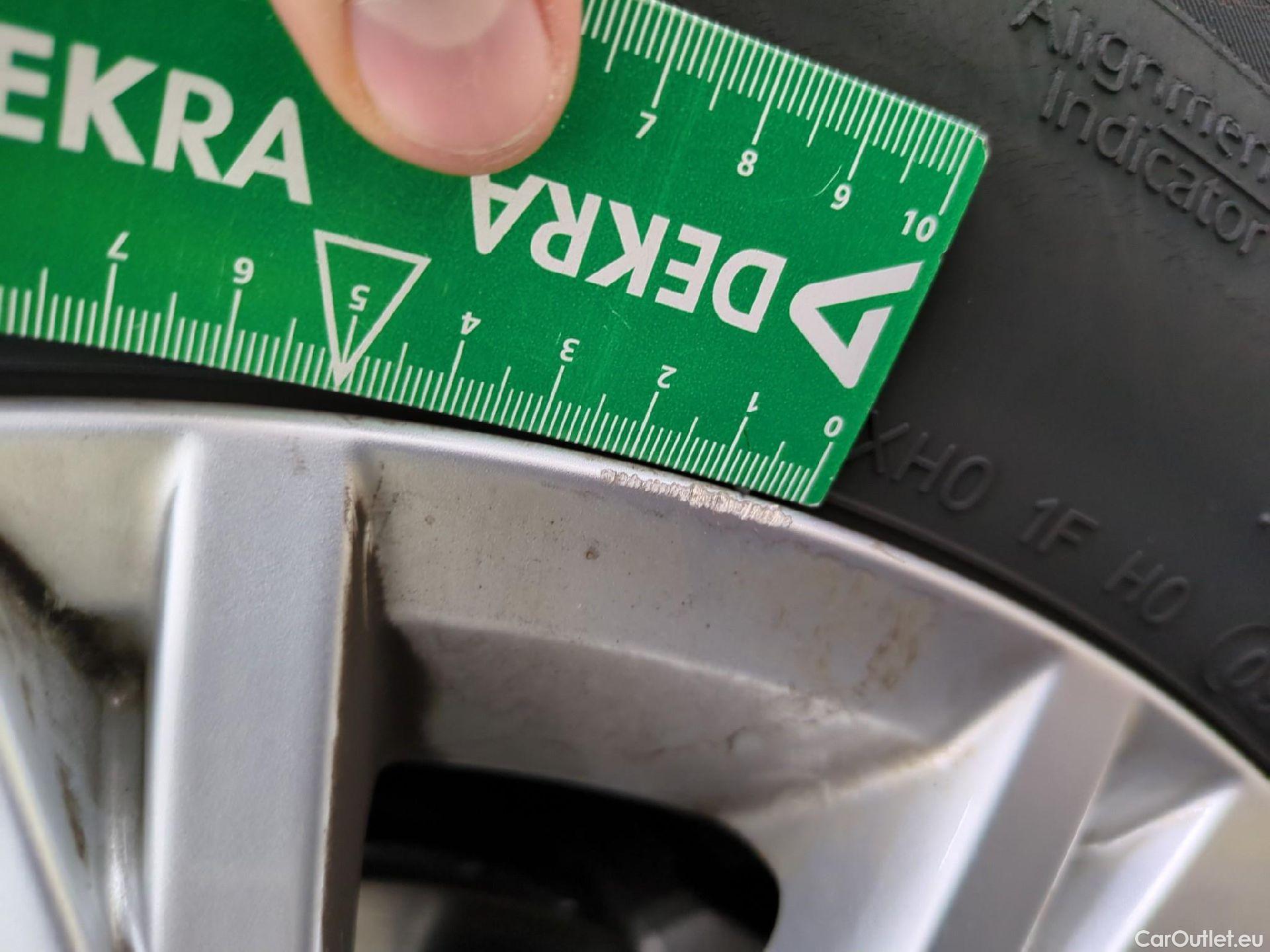  Volkswagen  Tiguan VOLKSWAGEN  / 2020 / 5P / SUV 1.5 TSI 150 DSG7 Life Busines #3