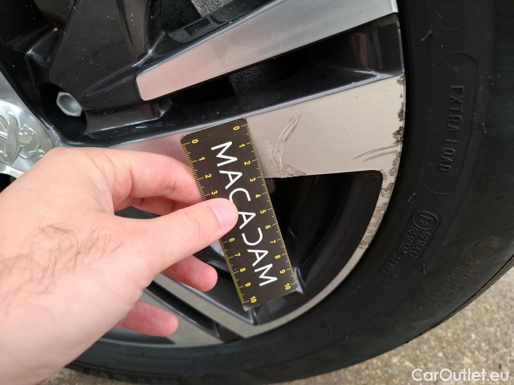  Peugeot  3008 PEUGEOT  / 2020 / 5P / SUV 1.6 HYBRID 225 E-EAT8 Allure Pack #13